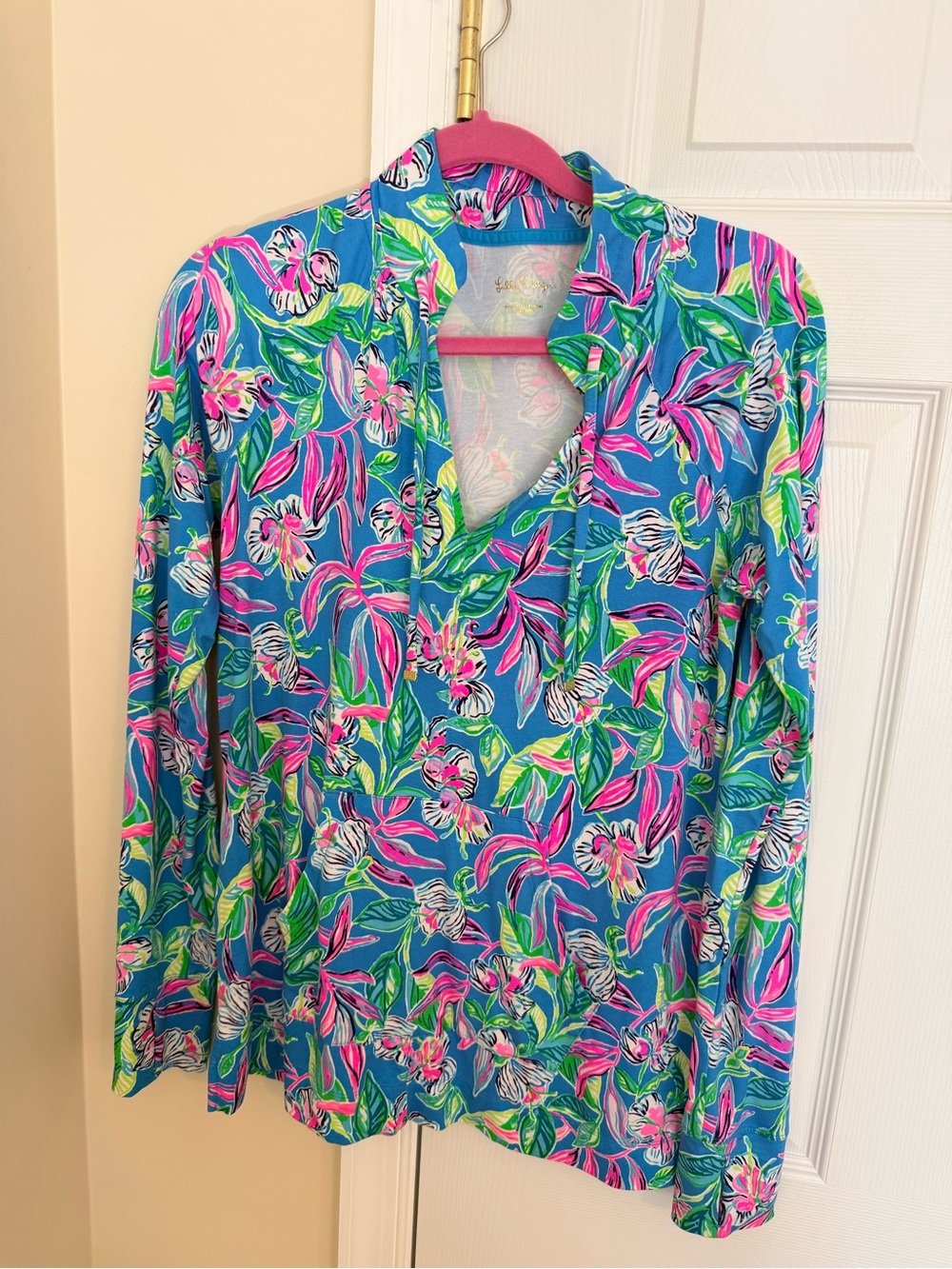 💕💕GUC Lilly Pulitzer Teal and Pink Floral V-Neck Cassi 50 UPF Top